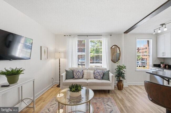 Foto del edificio - 504 Bashford Ln