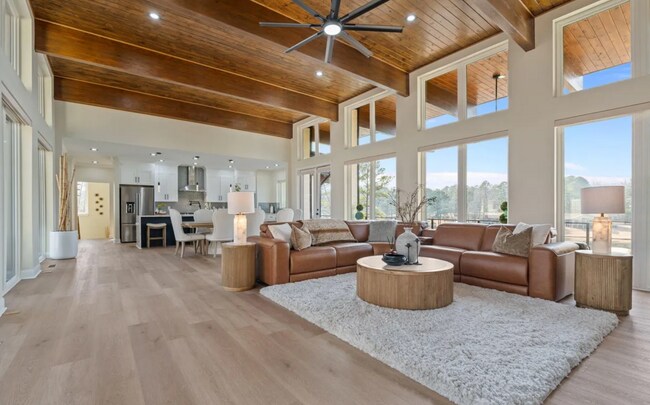 Foto del edificio - 704 Russell St