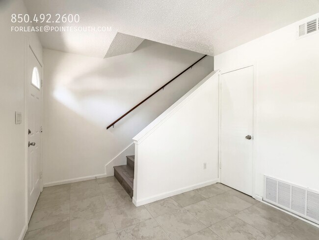 Building Photo - 2BA/2BA Townhome in Pensacola