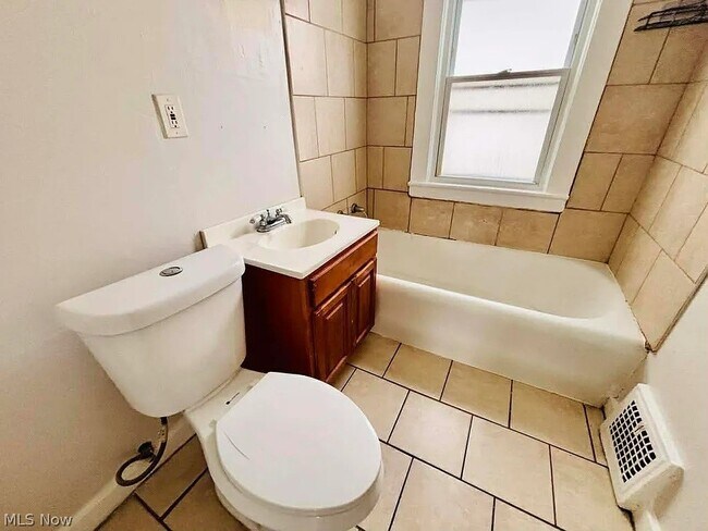 Foto del edificio - 3677 E 153rd St