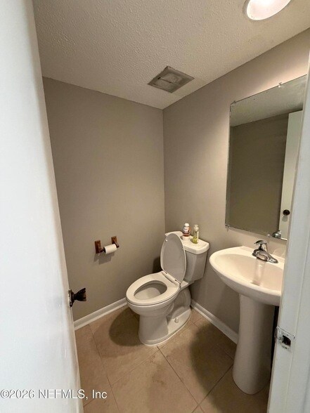 Foto del edificio - 396 Regency Wood Dr