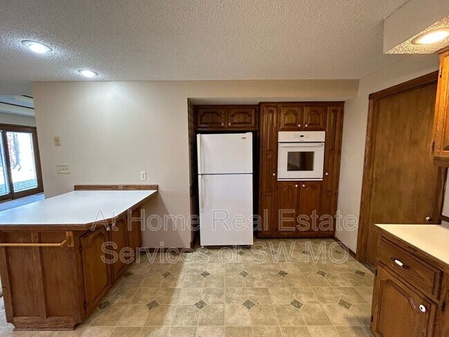 Foto del edificio - 549 E Rosewood St
