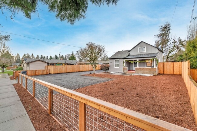 Building Photo - Charming Hillsboro Bungalow with RV Parking & Modern Upgrades!