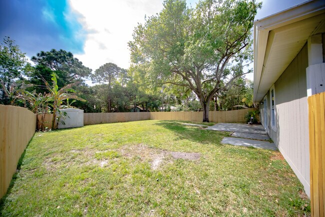 Building Photo - 582 Bayharbor Terrace