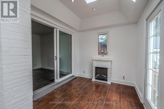 Building Photo - 163 Gunn St