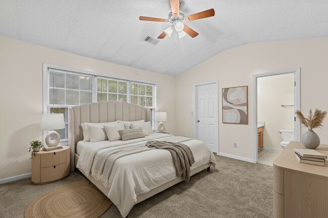 Building Photo - 6294 Hickory Ln Cir