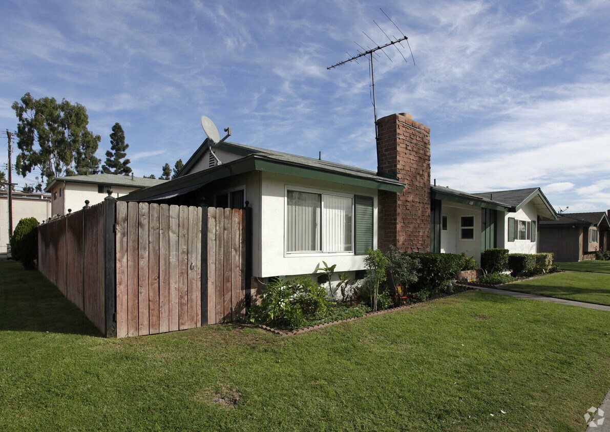 Building Photo - 3233 W Cabot Dr