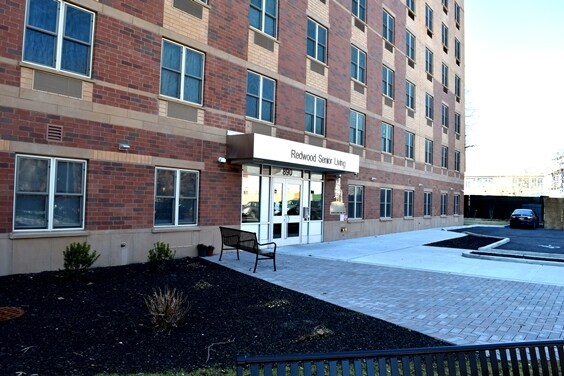 Foto principal - Redwood Senior Living