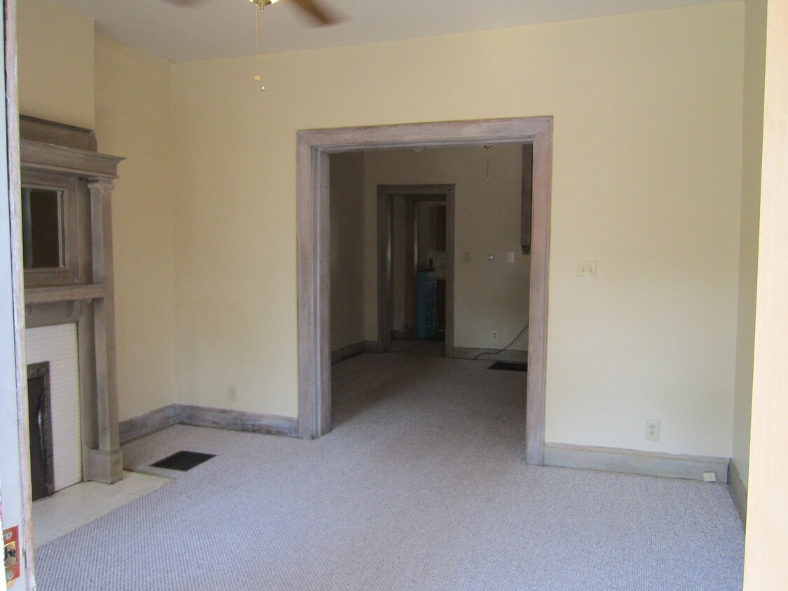 Primary Photo - 2272 N High St