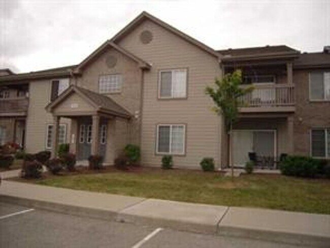 Building Photo - Great 2 Bedroom 2 Bathroom condo on the ea...