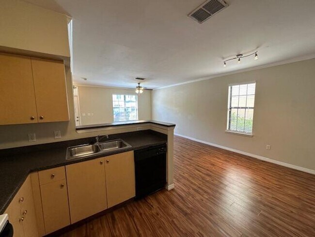 Foto del edificio - 2 Bedroom 2 Bathroom Townhome is Siena at Celebration with attached 2 Car Garage