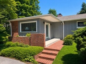 Building Photo - 315 Sunset Cir