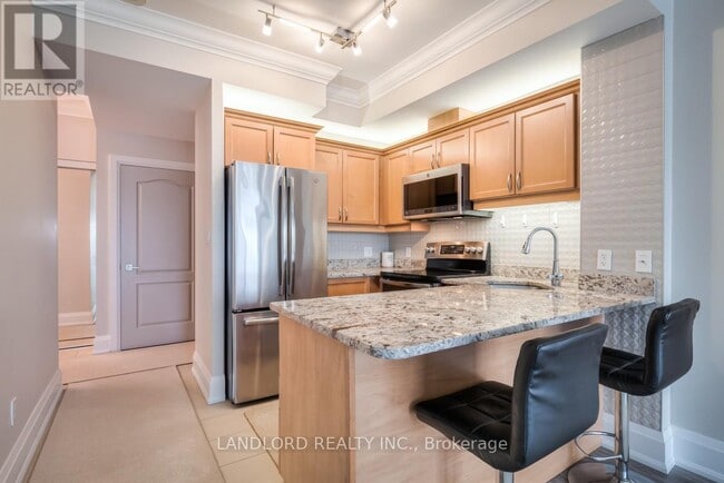 Building Photo - 3865-3865 Lake Shore Blvd W