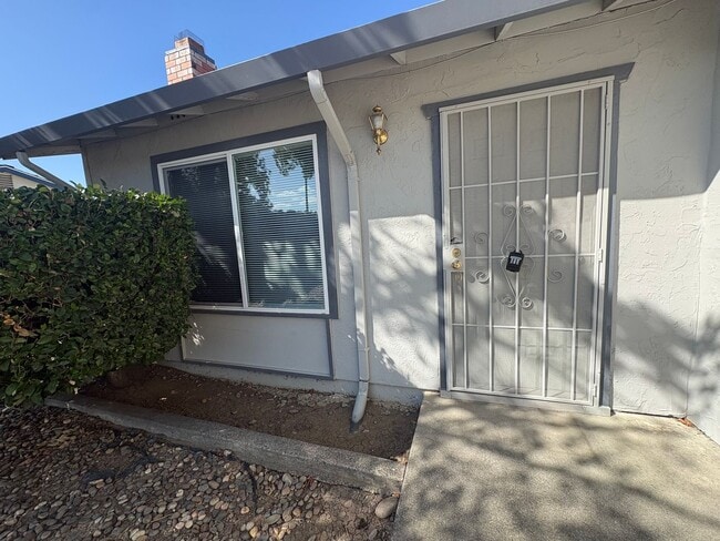 Building Photo - 731 Northampton Dr