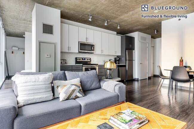 Foto del edificio - 215 W Lake St