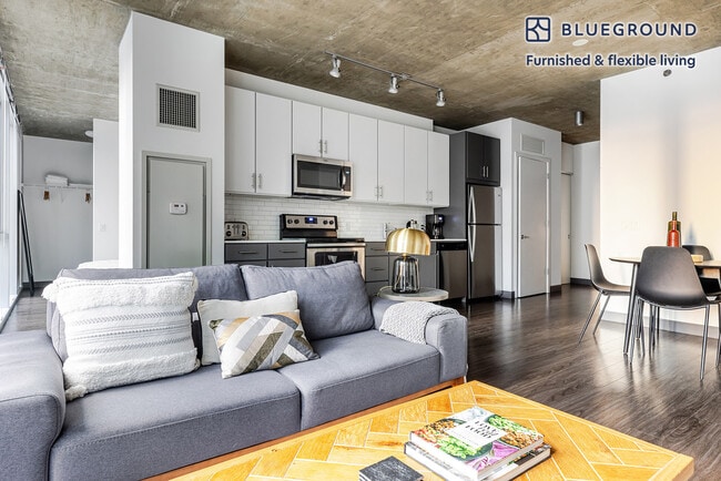 Building Photo - 215 W Lake St