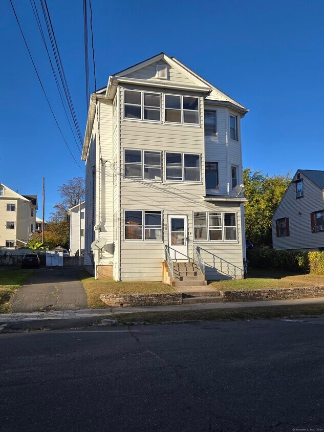 25 Miller St Unit 2nd Floor, New Britain, CT 06053 Room for Rent in