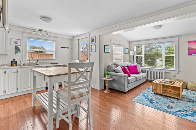 Building Photo - 61 Signal Hill Rd