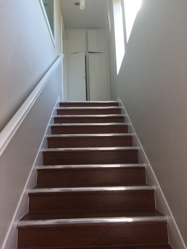 La unidad está en el segundo piso. - 2534 Lipscomb St