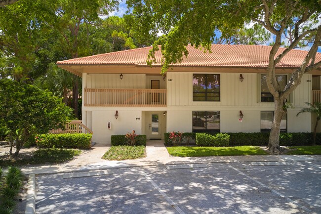 Foto del edificio - 563 Brackenwood Pl