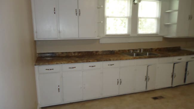 Building Photo - 901 S Jackson St