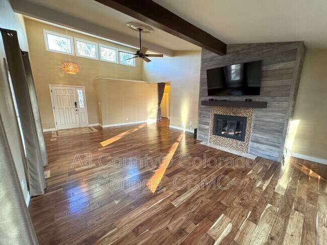 Foto del edificio - 3105 Broadmoor Valley Rd