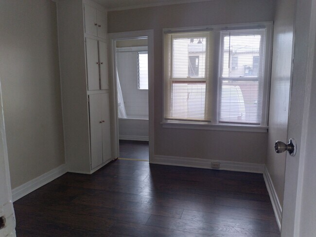 Bedroom - 410 E Chevy Chase Dr