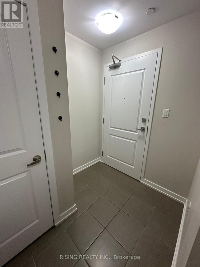 Building Photo - 125 Shoreview Pl
