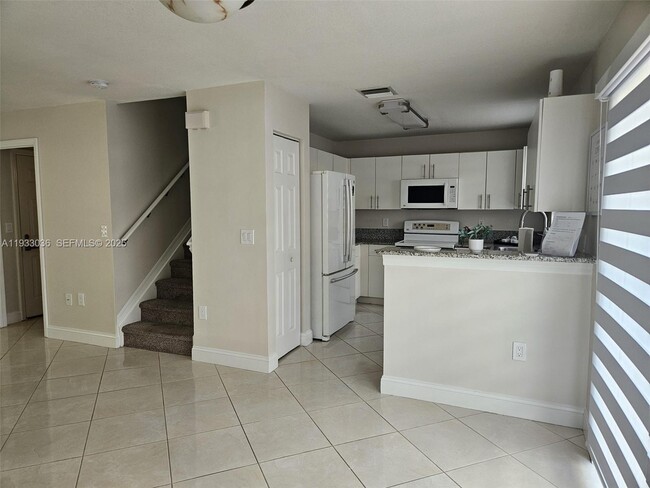 Foto del edificio - 17123 NW 23rd St