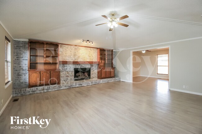 Building Photo - 2012 Tanglewood Dr