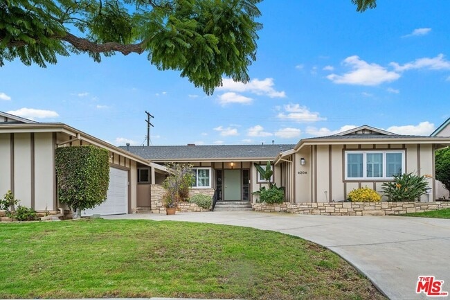 Foto del edificio - 6204 S Corning Ave