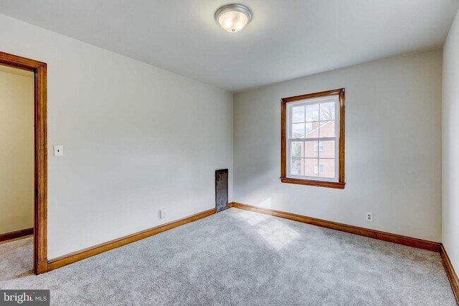 Building Photo - 1724 22nd St SE