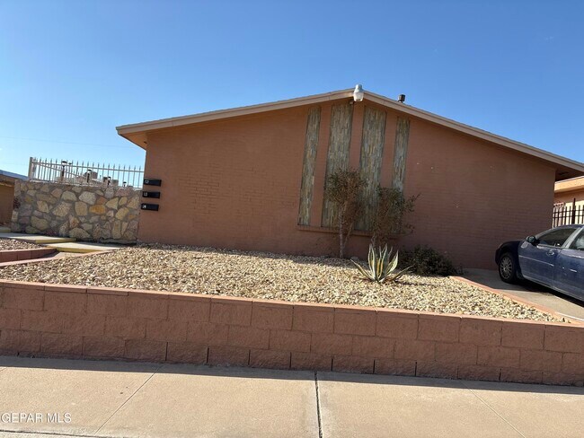 Foto del edificio - 3704 McConnell Ave