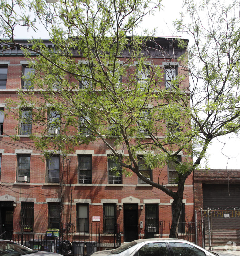 Building Photo - 95 Luquer St