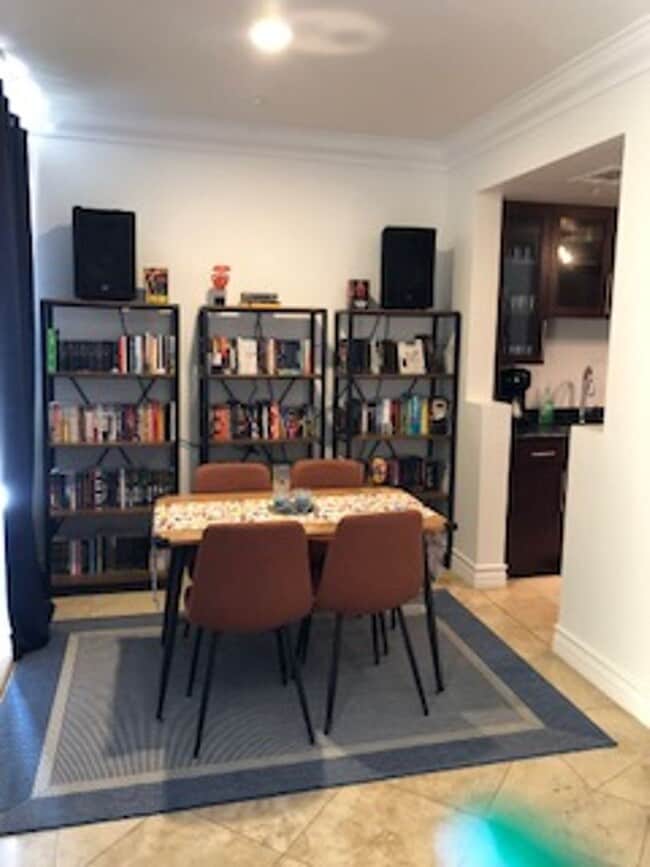 Foto del edificio - Meridian Unique 1 Bd / 1 Ba  Furnished Luxury Condo.