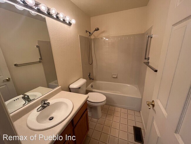 Building Photo - 3 br, 2 bath House - 4315 Outlook Blvd #I
