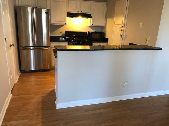Building Photo - 2056 River Heights Walk SE
