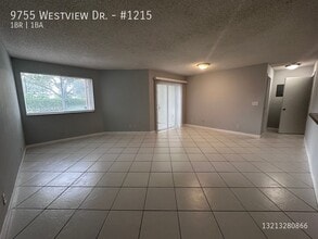 Building Photo - 9755 Westview Dr