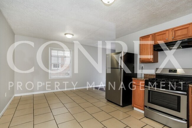 Building Photo - Cozy Three Bedroom w/Spacious Backyard