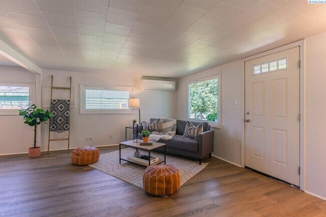 Building Photo - Adorable Three Bedroom Home in Richland!
