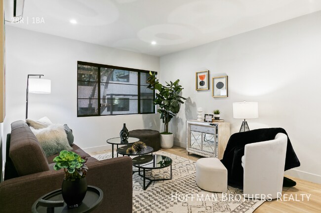 Foto del edificio - 221 Lucas Ave Los Angeles, CA 90026