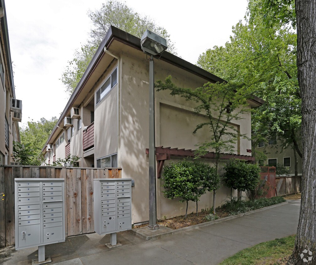 Primary Photo - Lanai Apartments