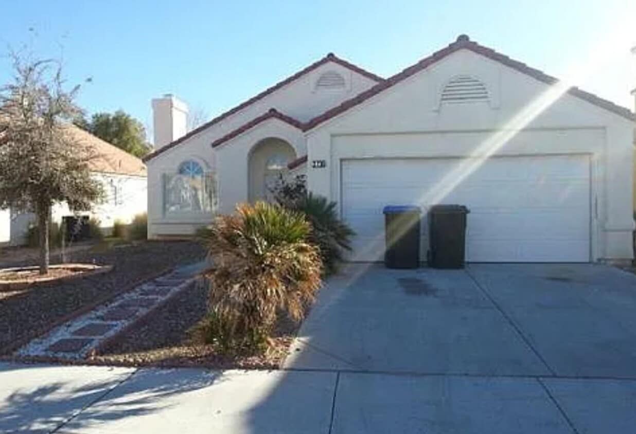 Primary Photo - 2 Bedroom FAST MOVE IN!