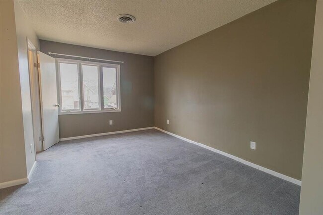 Building Photo - 14 Britten Cir