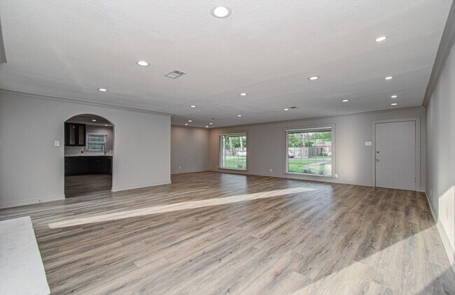 Building Photo - 1801 Benbow Wy
