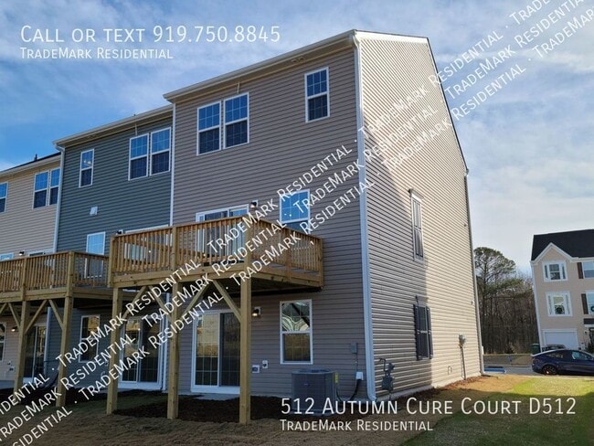Building Photo - Lovely Townhouse