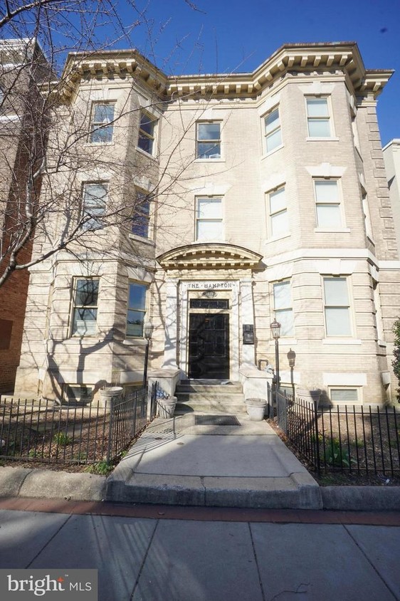 Foto principal - 1740 18th St NW