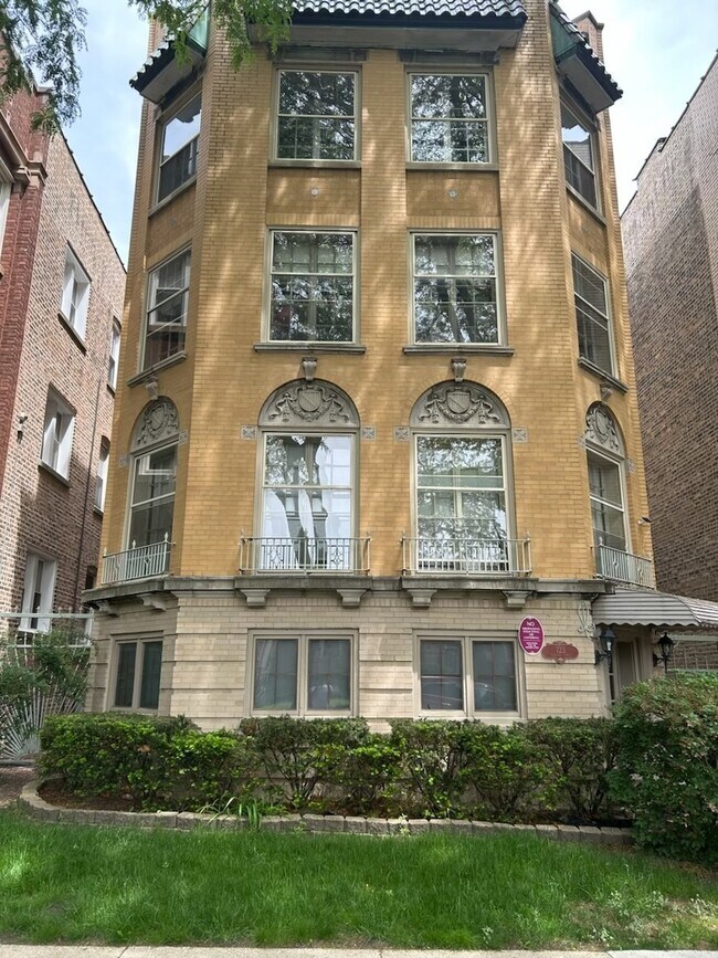 Building Photo - 723 Dobson St