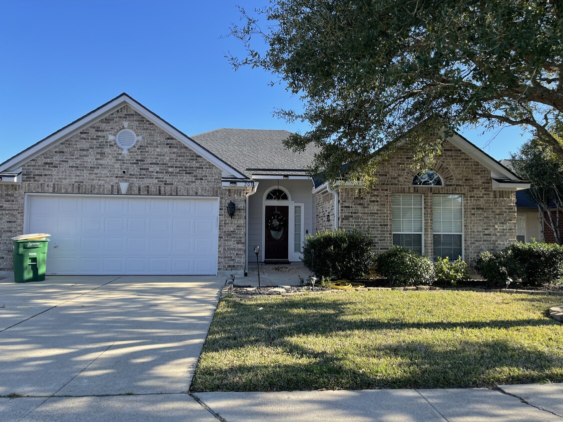 203 Arabian Dr, Victoria, TX 77904 House Rental in Victoria, TX