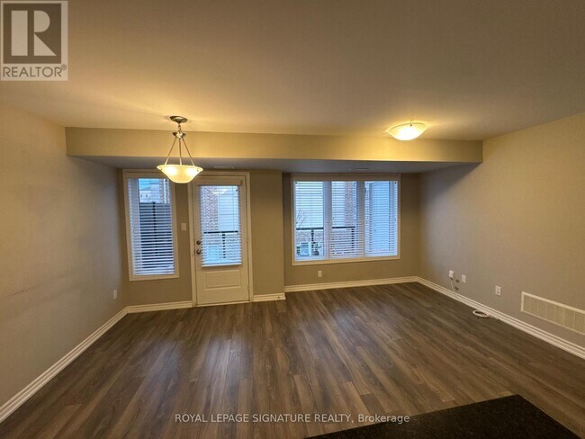 Building Photo - 36 Daylily Ln